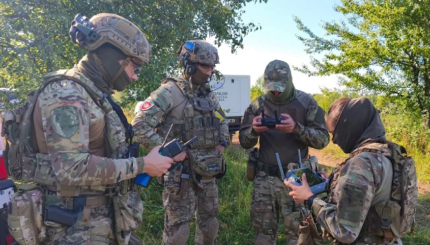 На Буковині оголосили розшук озброєного чоловіка, який поранив двох поліцейських