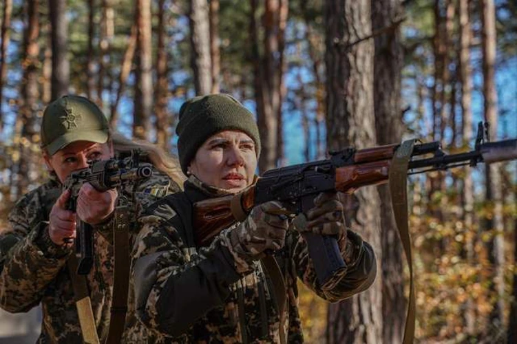 Коваленко офіційно підтвердив: призову жінок до ЗСУ не буде