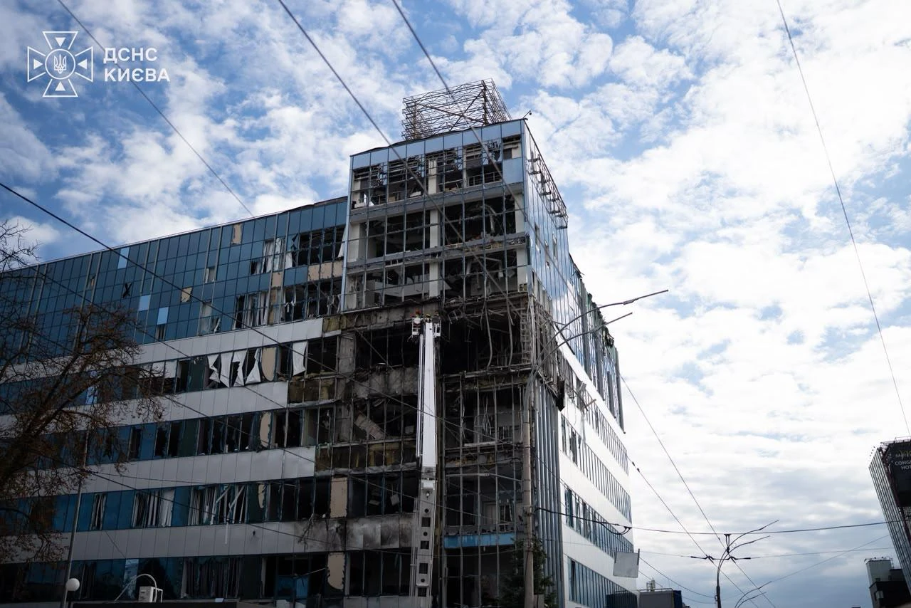 Дроновий удар по «Інкому» в Києві: деталі з місця подій