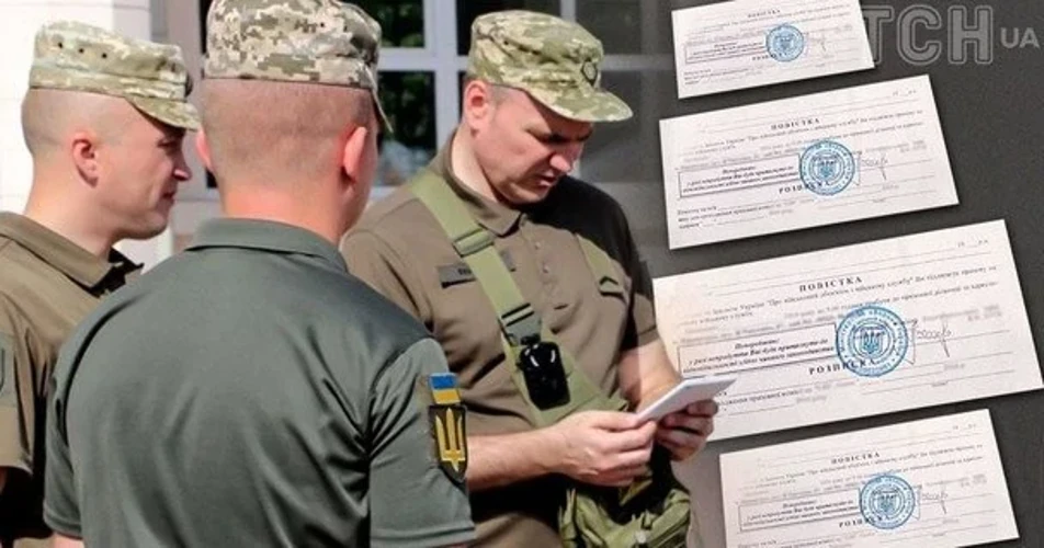Працівники ТЦК під час мобілізації