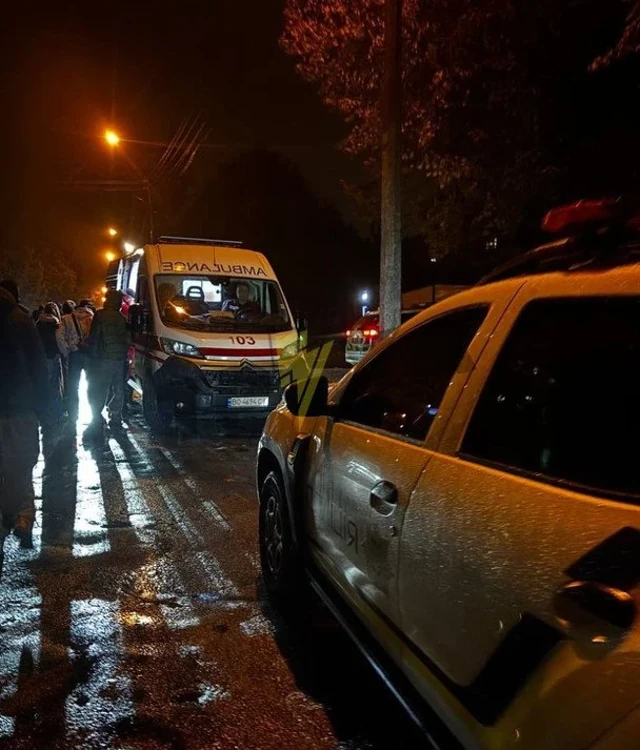 Поліція біля 21 школи в Тернополі після інциденту зі стріляниною
