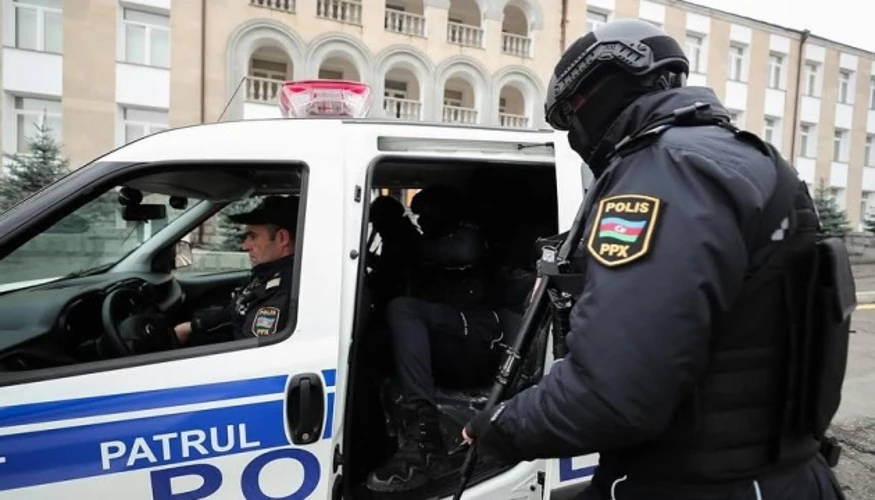 Протестувальники біля шкіл або співробітники поліції в Баку, ілюстративне фото МВС Азербайджану
